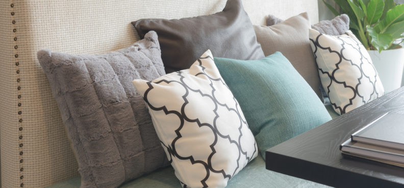 How To Arrange Sofa Pillows