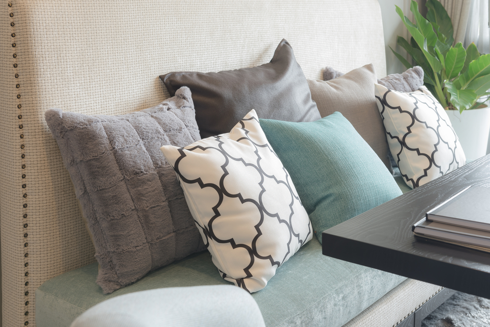 How to Arrange Pillows on a Sofa