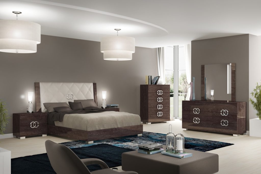 CONTEMPORARY BROWN LACQUER BEDROOM