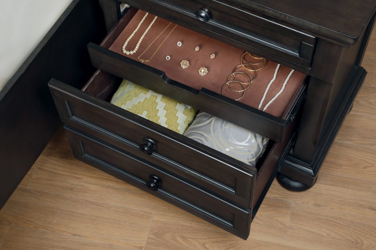 TRANSITIONAL GREY-BROWN BEDROOM - Image 7