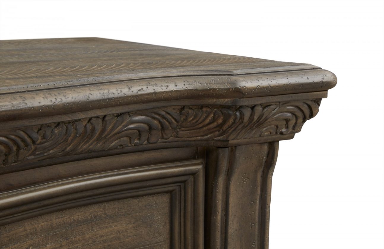 TRADITIONAL DISTRESSED BROWN BEDROOM - Image 7