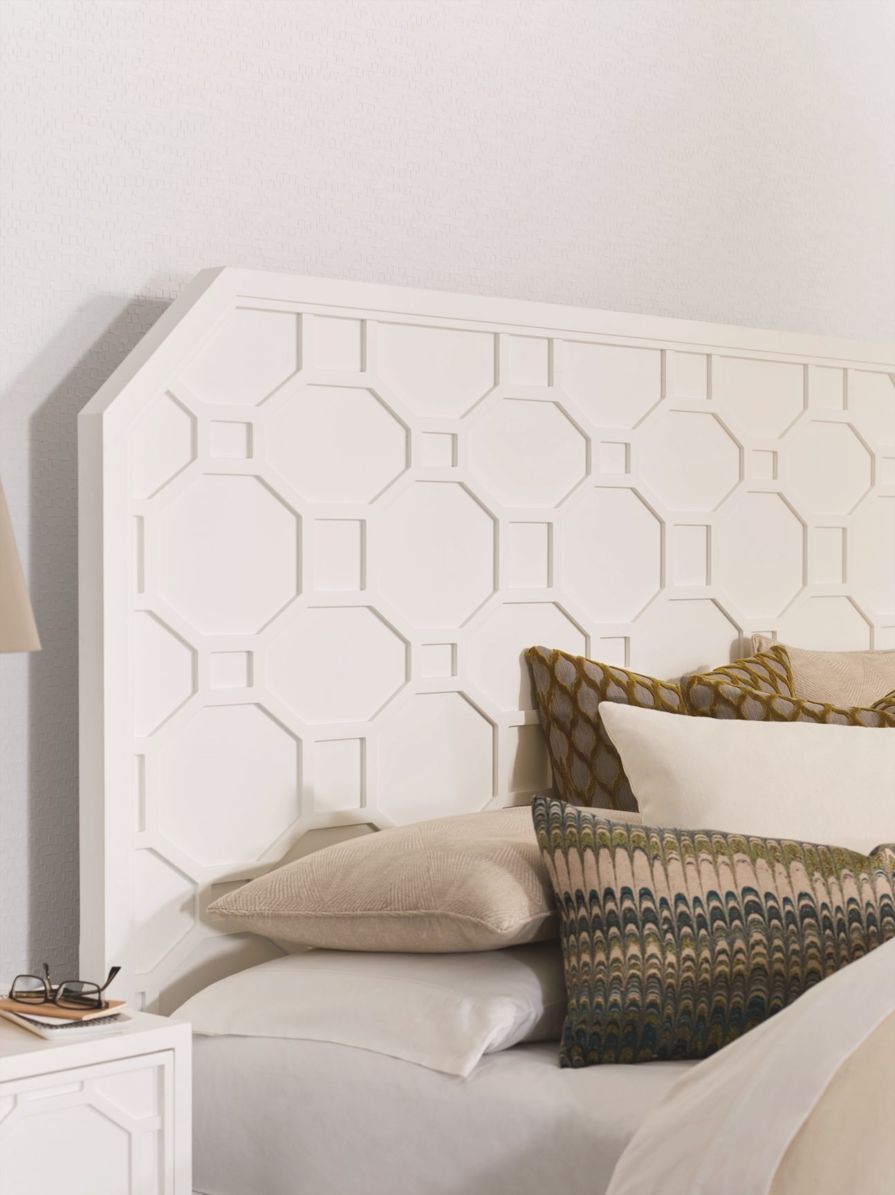 MODERN WHITE AND GOLD BEDROOM - Image 3