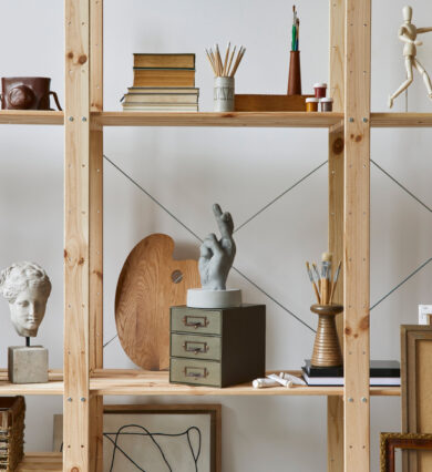 sculpture's, on, shelves